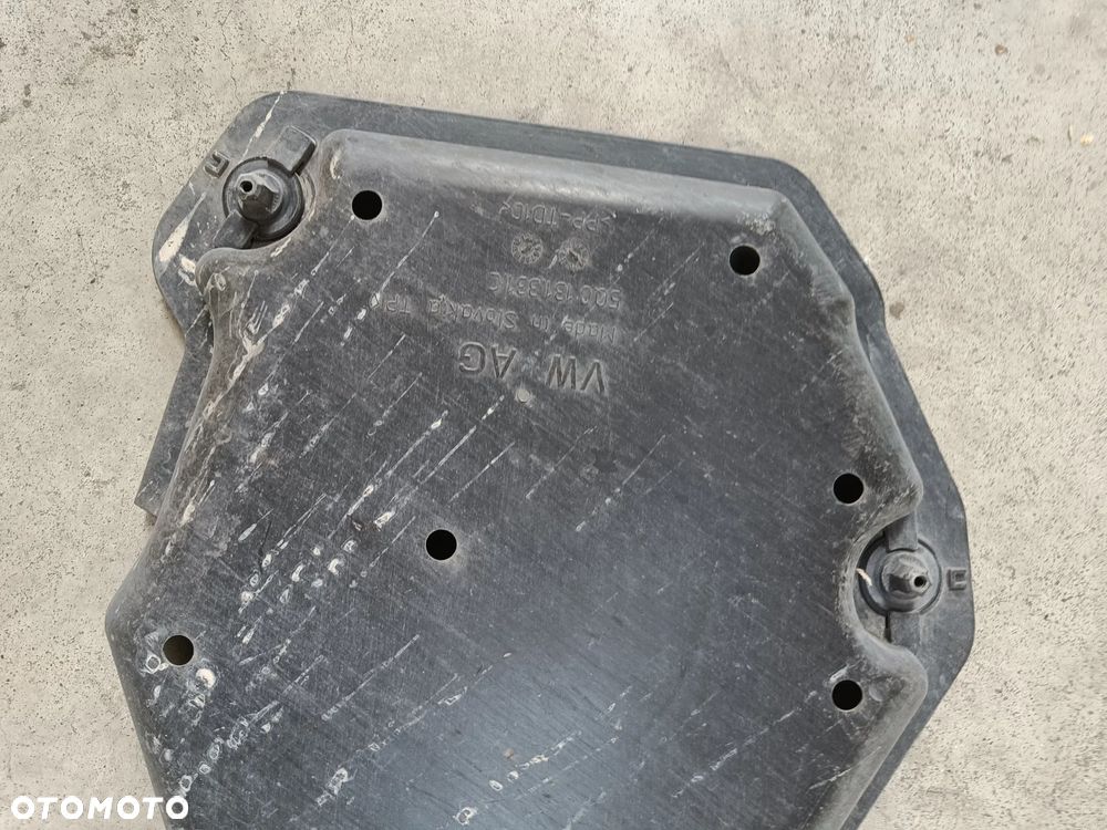 Osłona Zbiornika Adblue Skoda Octavia Karoq Seat Ateca VW T-Roc T-Cross Audi Płyta podwozia 5Q0131331C - 2