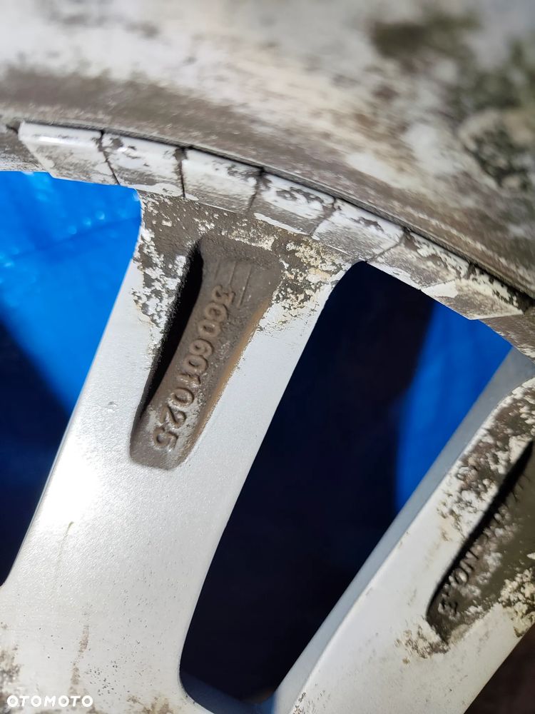 Passat b8 Koła Alufelgi Felgi 17 cali oryginał VW 205/60r17 - 11