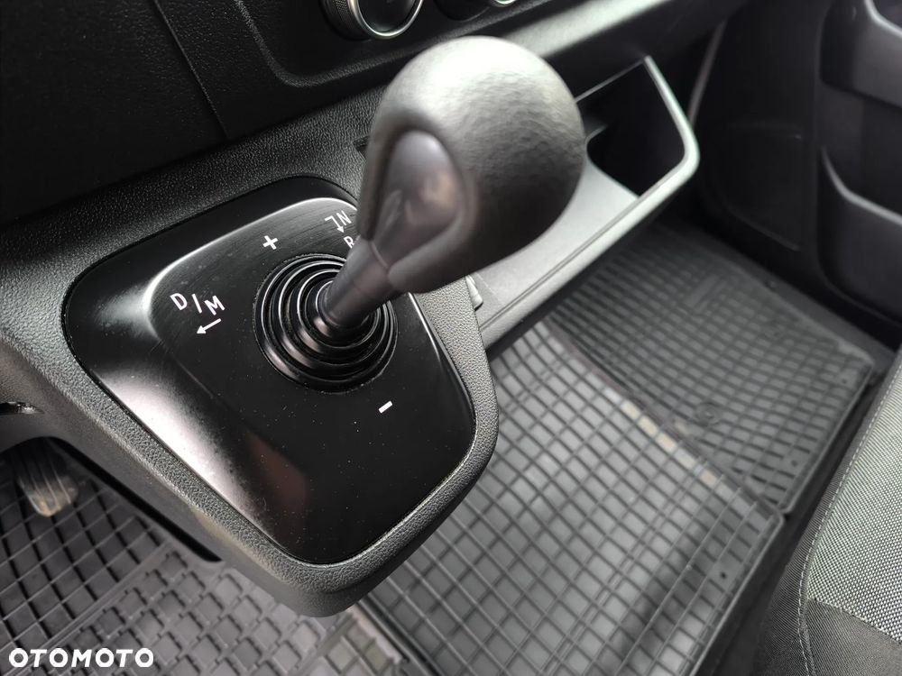 Nissan INTERSTAR - 24