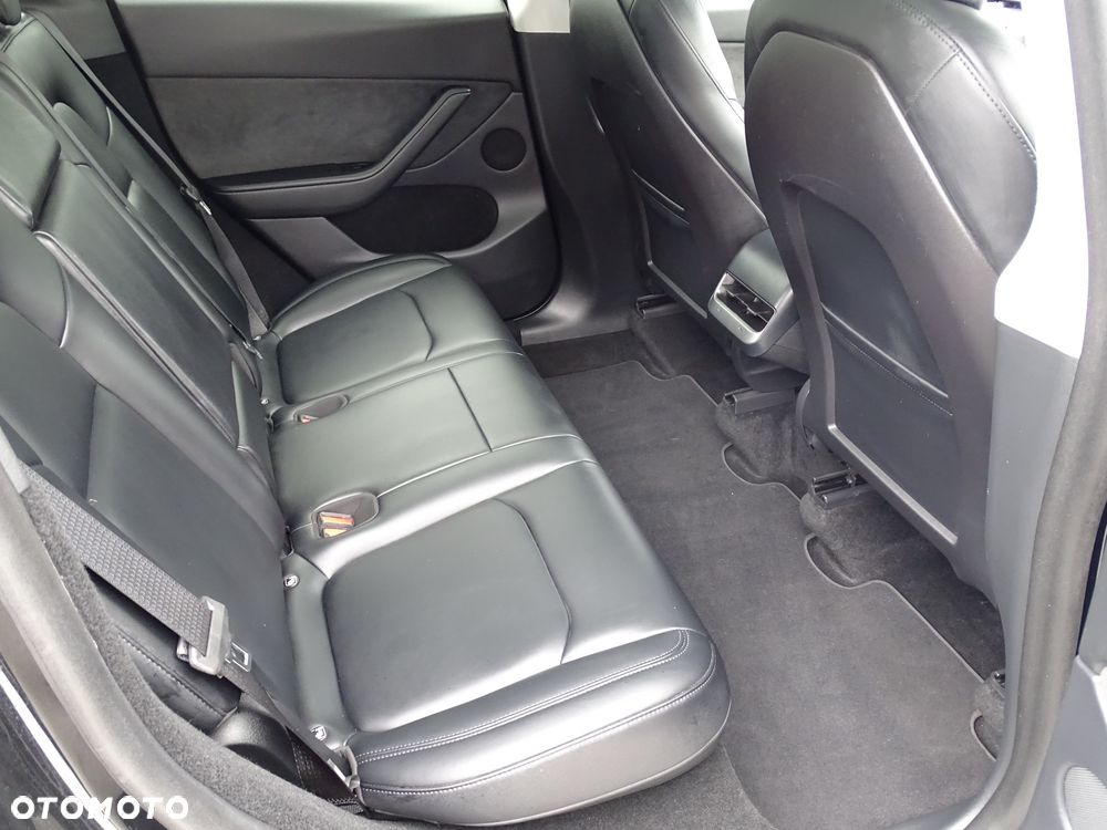 Tesla Model Y Long Range Dual Motor AWD - 17