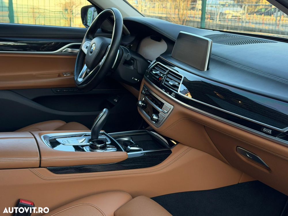 BMW Seria 7 750i xDrive - 19