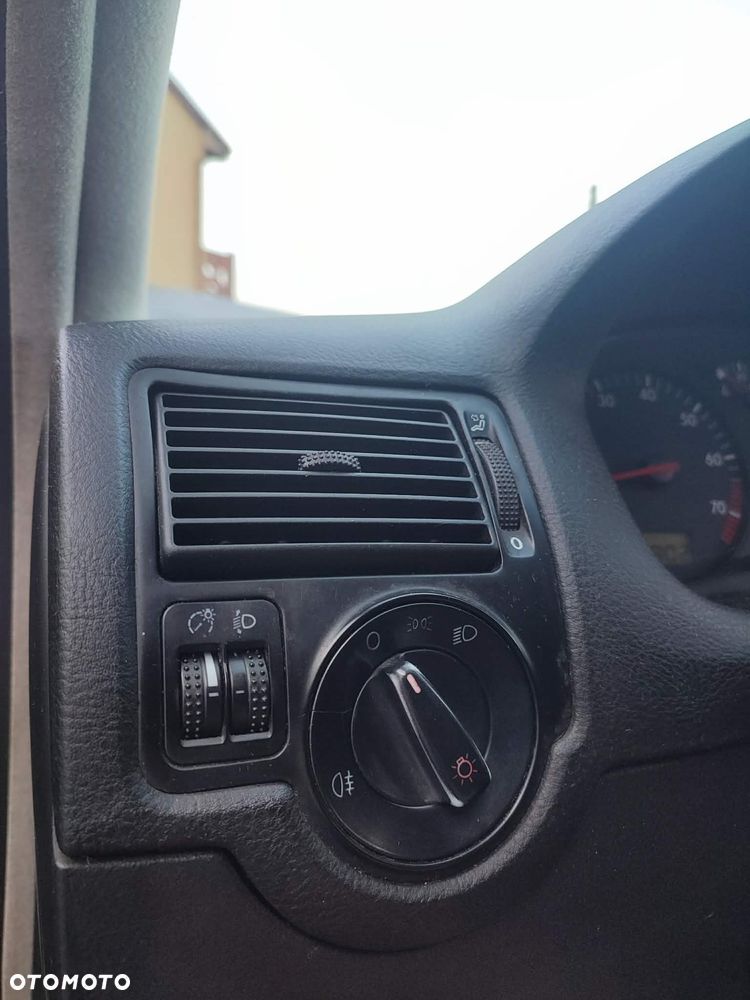 Volkswagen Golf 1.6 Comfortline - 16