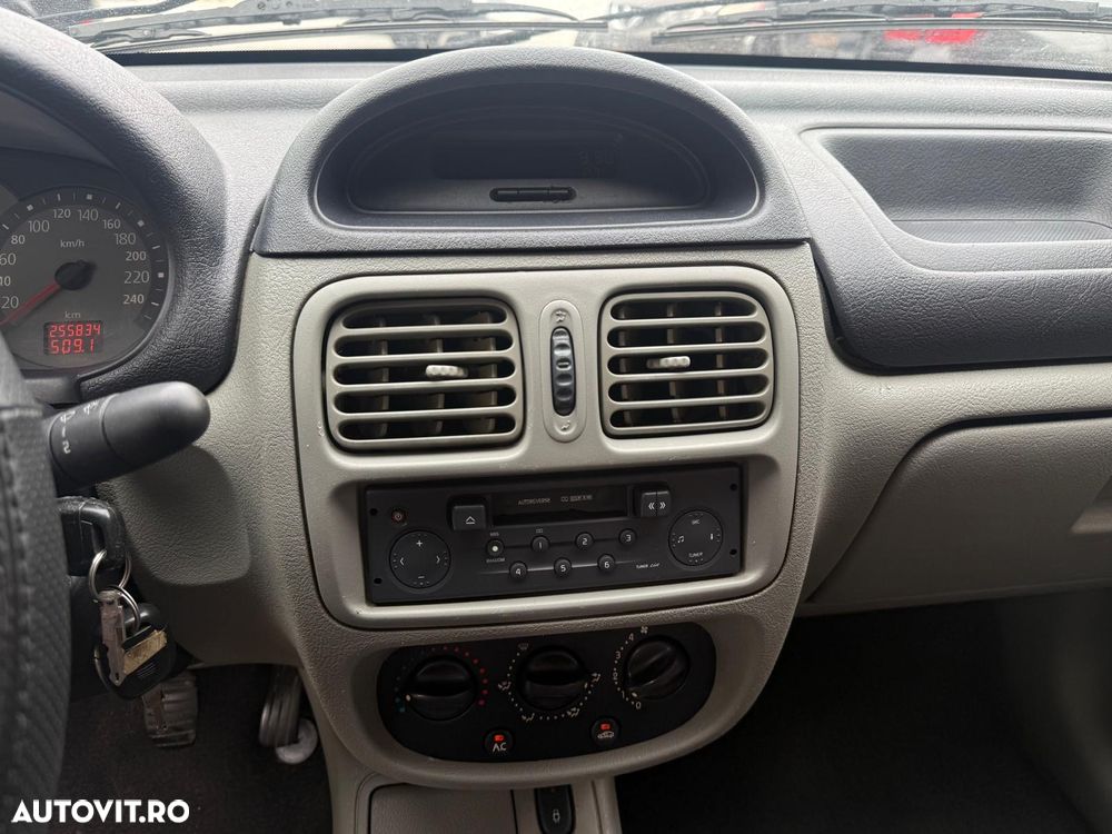 Renault Clio - 12
