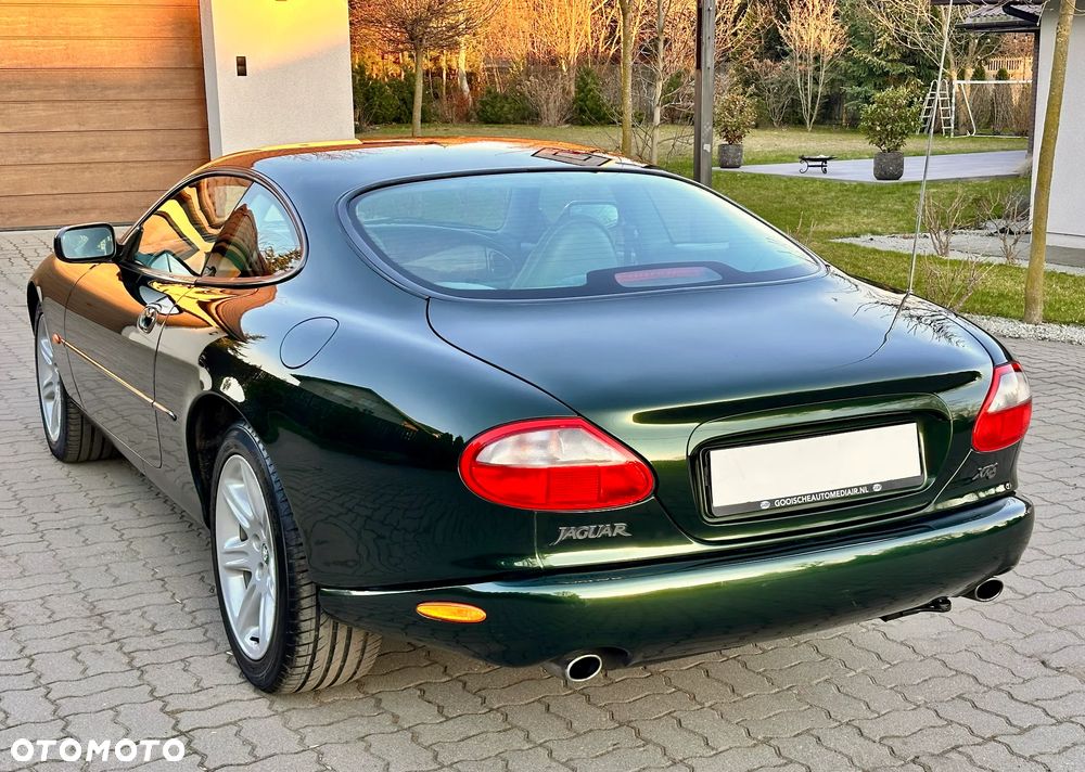 Jaguar XK8 Coupe - 3