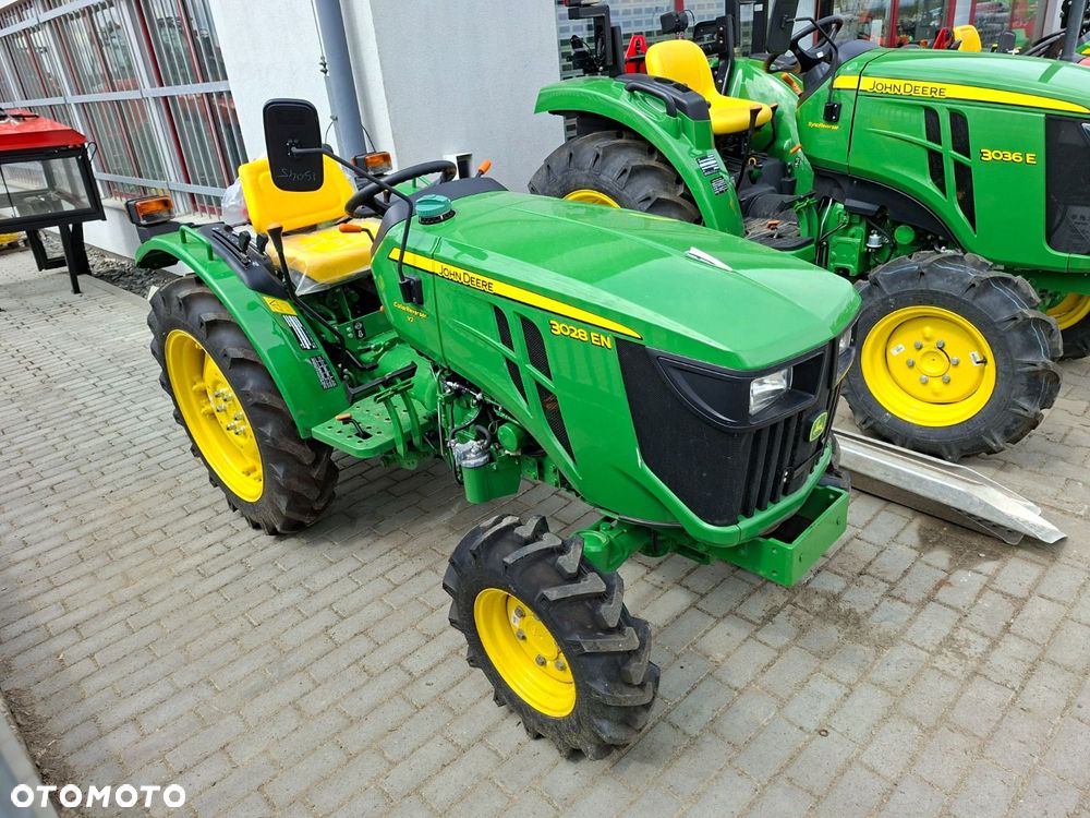 John Deere 3028 En 4X4 - 4
