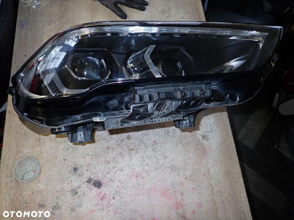 BMW X1 F48 LIFT LCI LAMPA PRAWY PRZÓD LED 5A01172 - 2