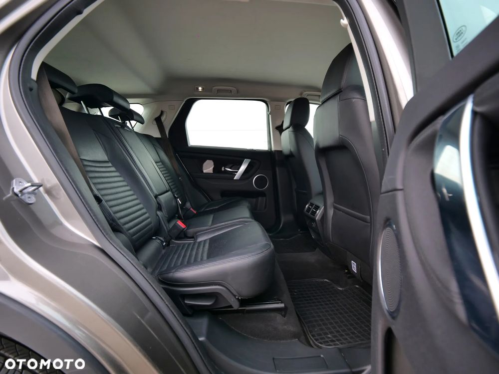 Land Rover Discovery Sport 2.0 D200 mHEV R-Dynamic SE - 30