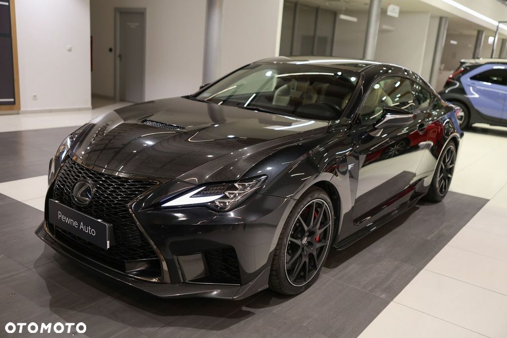 Lexus RC F Carbon - 11