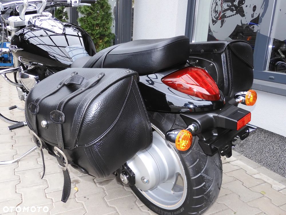 Suzuki Intruder - 33