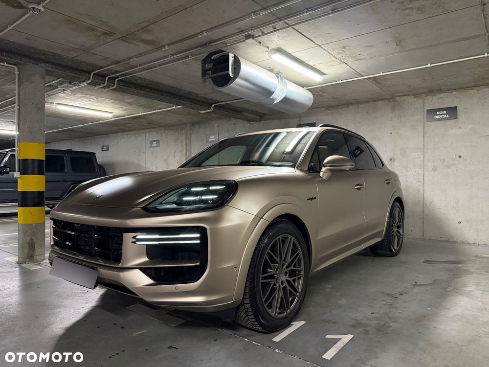 Porsche Cayenne Turbo E-Hybrid PHEV - 3