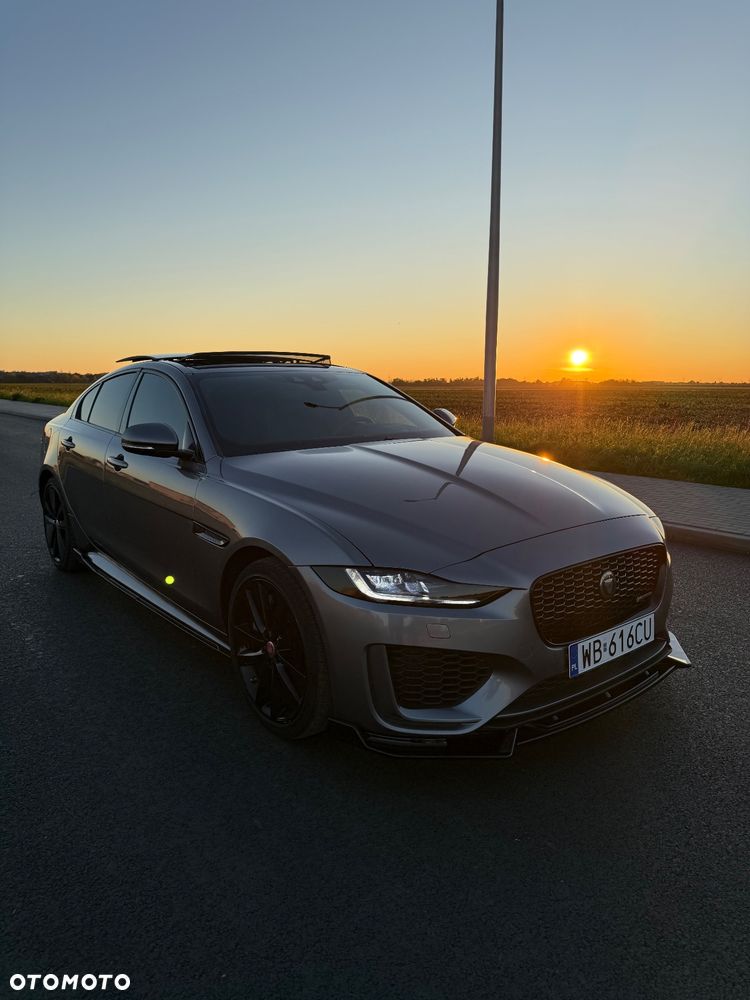 Jaguar XE 2.0 P300 AWD R-Dynamic HSE - 10