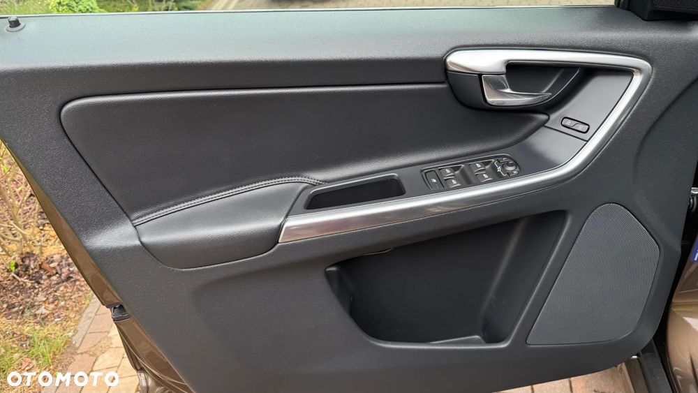 Volvo XC 60 D4 AWD Summum - 10
