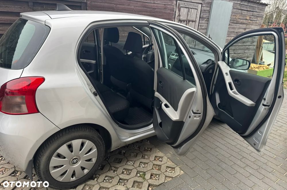 Toyota Yaris 1.3 Luna A/C - 3