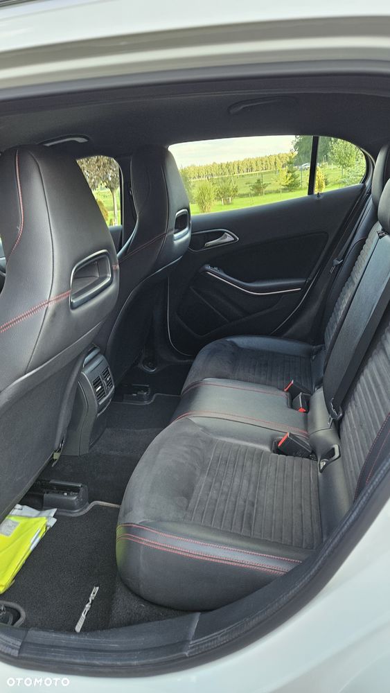 Mercedes-Benz GLA 200 7G-DCT AMG Line - 10