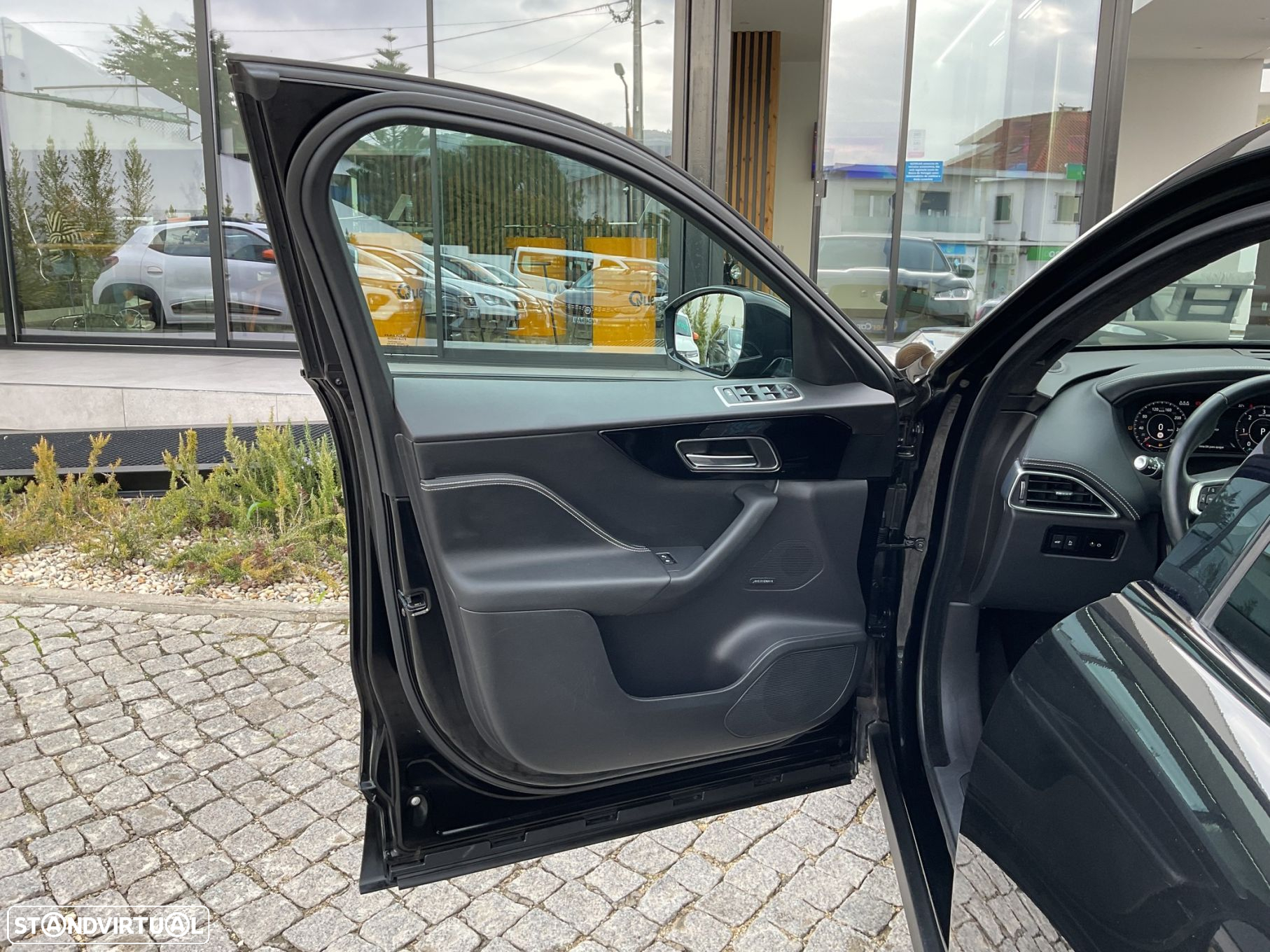 Jaguar F-Pace 2.0 i4D R-Sport AWD Aut. - 25