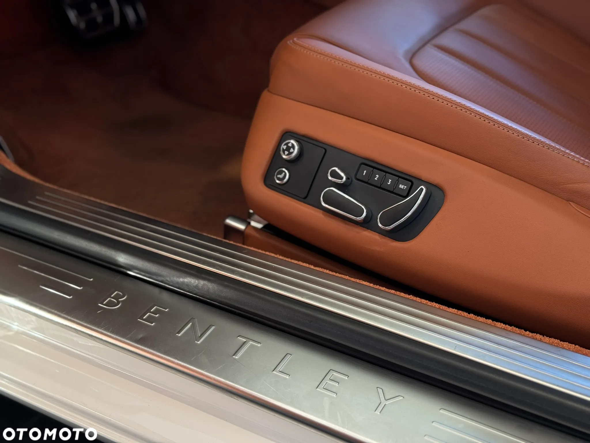 Bentley Continental GT - 13