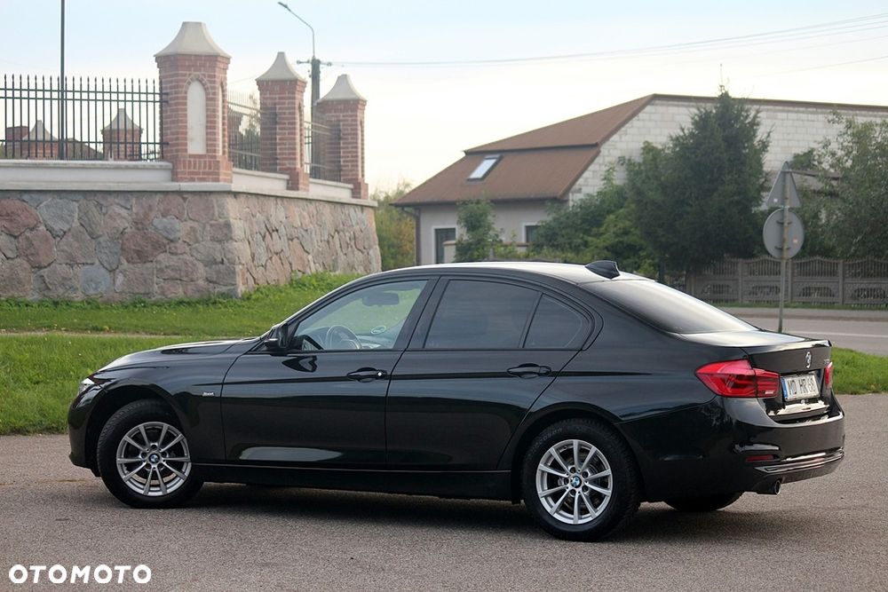 BMW Seria 3 318i Sport Line - 12