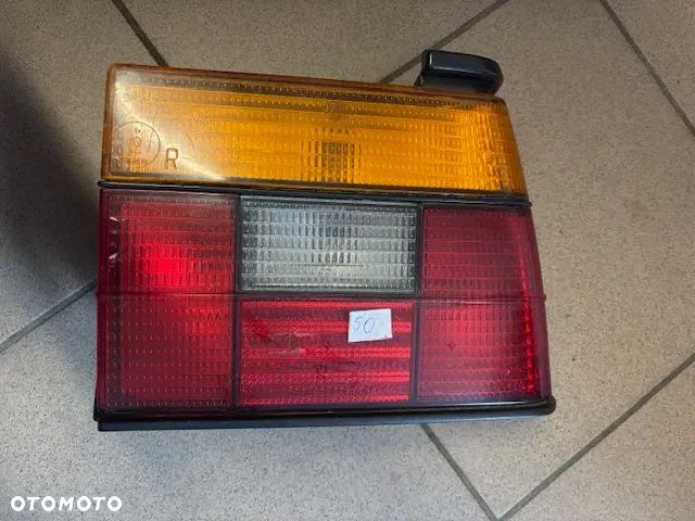 LAMPA TYŁ PRAWA VOLKSWAGEN VW JETTA A2 165945112 - 1
