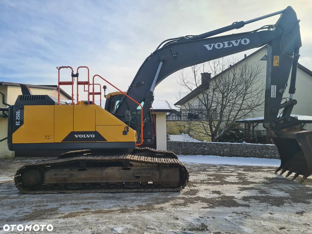 Volvo EC 250 El - 5
