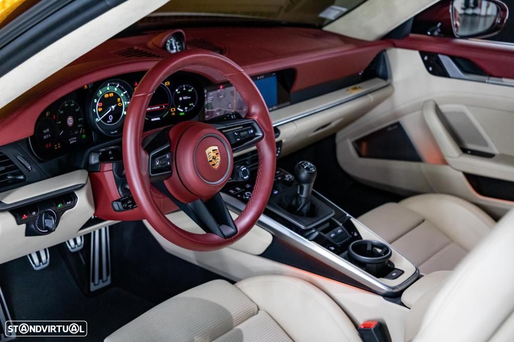 Porsche 911 (992) Targa 4S Heritage Design - 20