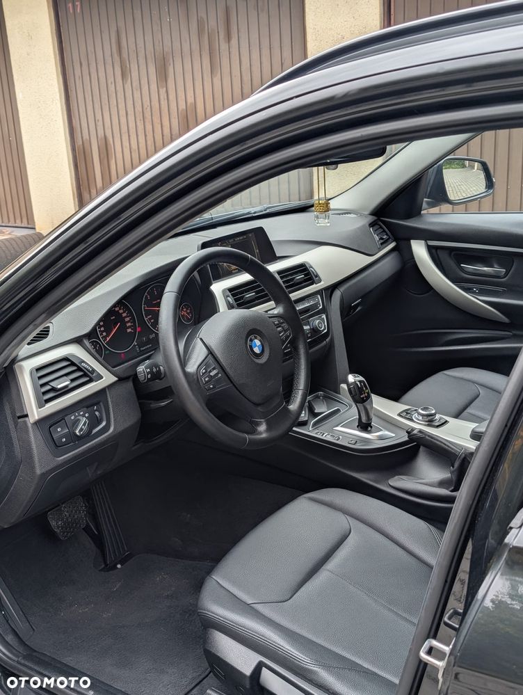 BMW Seria 3 318d Touring Luxury Line - 7