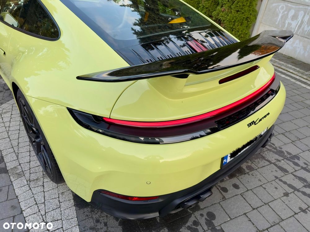 Porsche 911 Carrera - 26