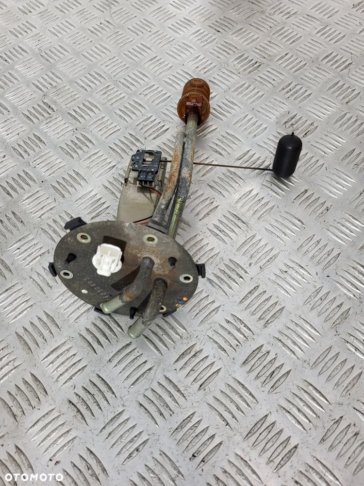 Mitsubishi L200 IV 2.5 Pompa Pływak Paliwa - 2