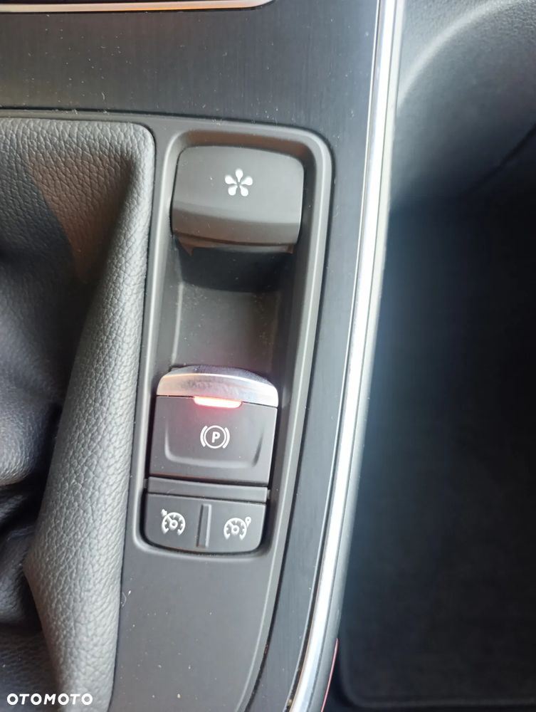 Renault Scenic ENERGY TCe 130 BOSE EDITION - 22
