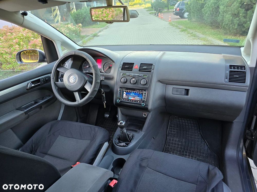 Volkswagen Touran 1.6 FSI - 13