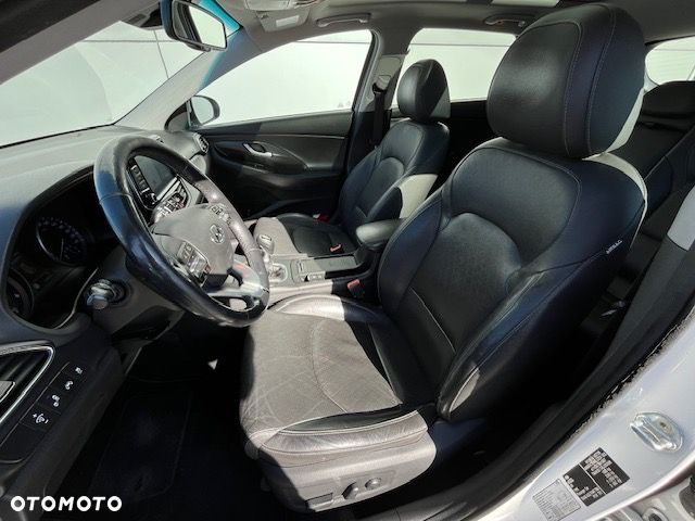 Hyundai i30 1.6 D Premiere Luxury - 11