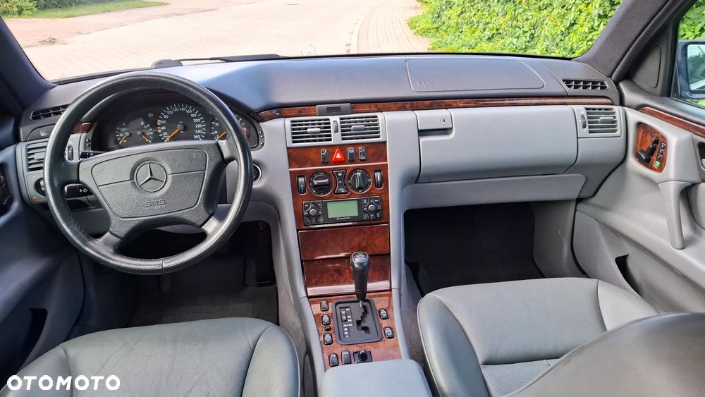 Mercedes-Benz Klasa E 280 4 Matic Elegance - 14