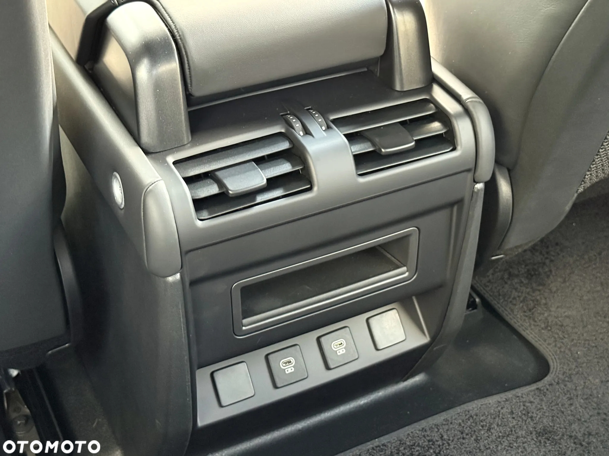 Land Rover Defender 90 D300 X-Dynamic HSE - 7