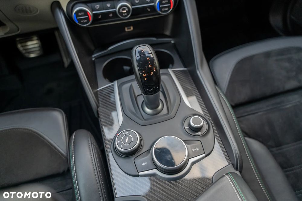 Alfa Romeo Giulia 2.9 V6 Bi-Turbo AT8 Quadrifoglio - 26