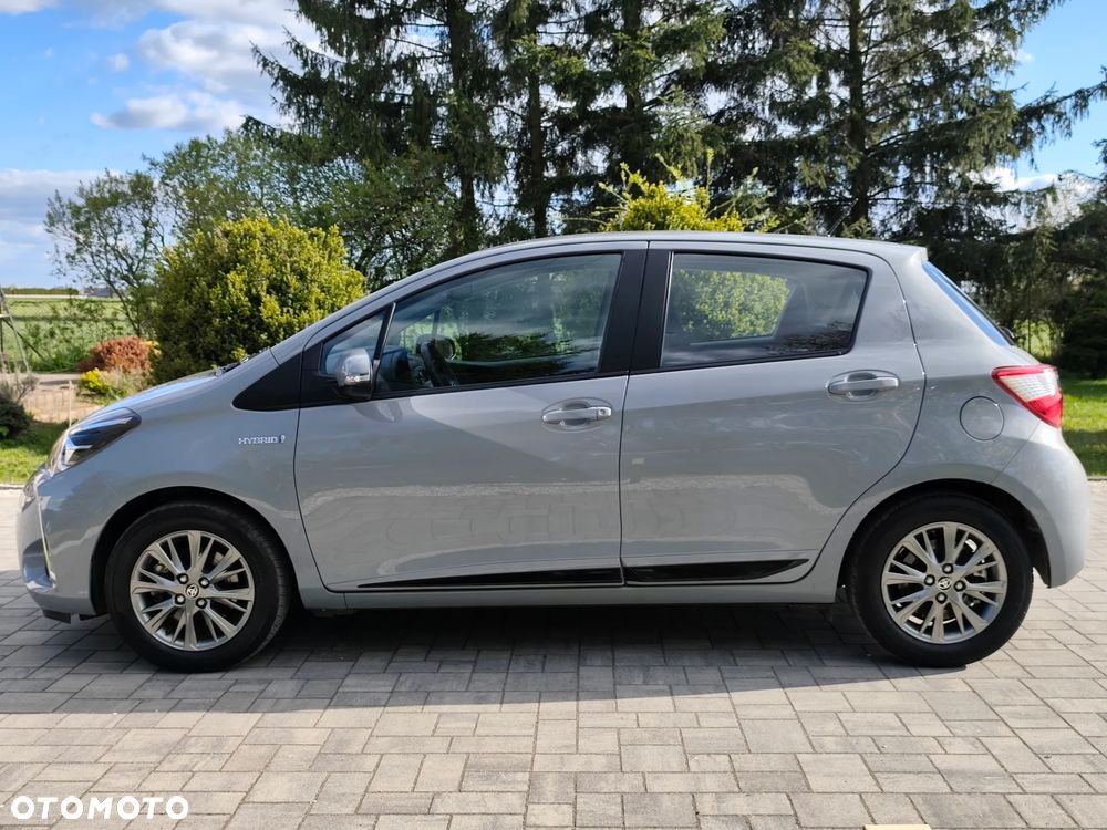Toyota Yaris Hybrid 100 Premium EU6 - 7