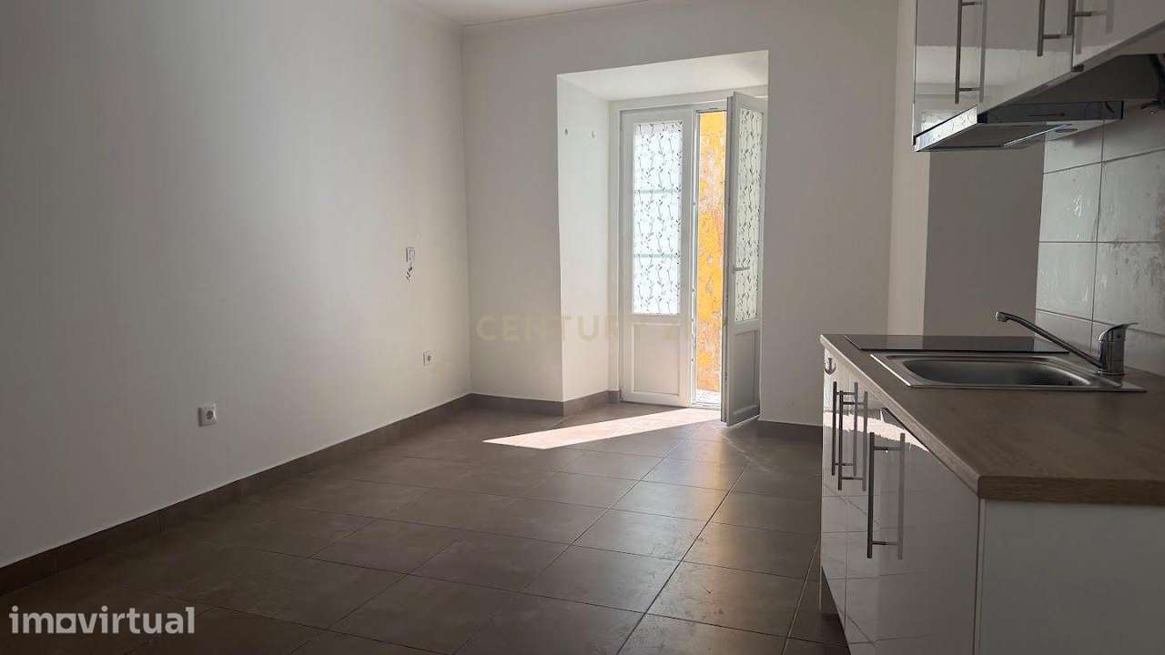 T0 RENOVADO | CENTRO HISTÓRICO DE ABRANTES | PRONTO A HABITAR - Grande imagem: 5/7