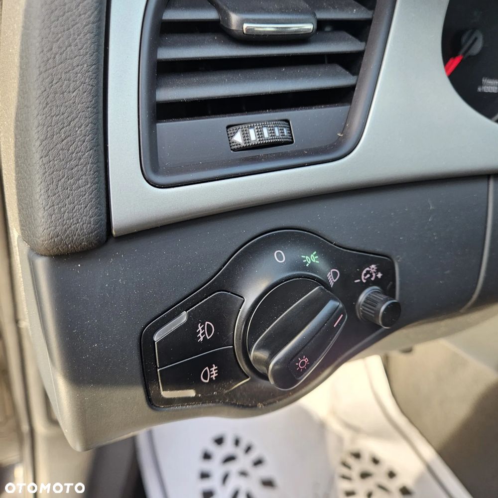 Audi A4 Avant 2.0 TDI DPF Ambiente - 16