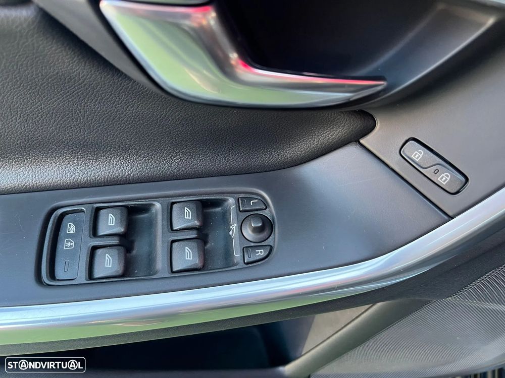 Volvo V60 2.0 D2 Momentum Drive - 16