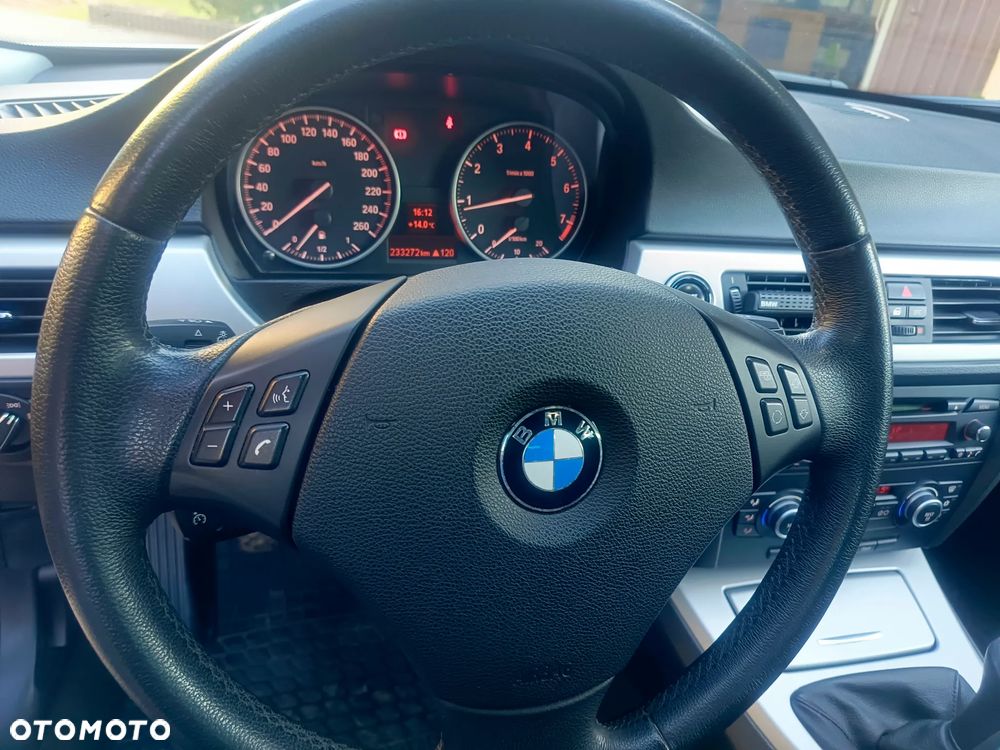 BMW Seria 3 320i - 14