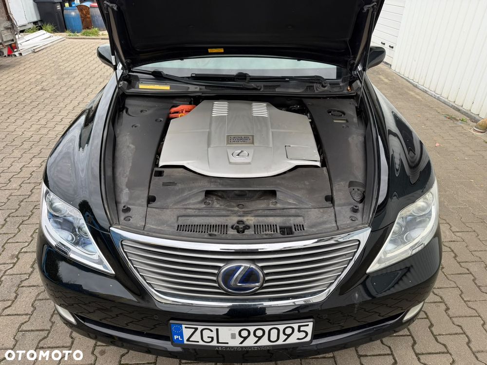 Lexus LS - 22