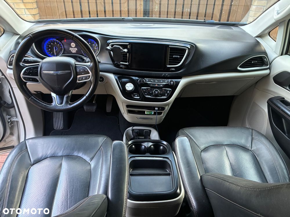 Chrysler Pacifica - 11
