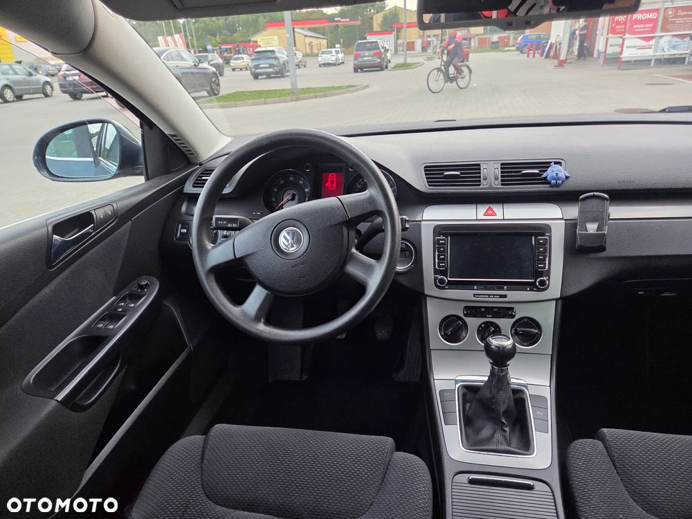 Volkswagen Passat 1.6 Comfortline - 11