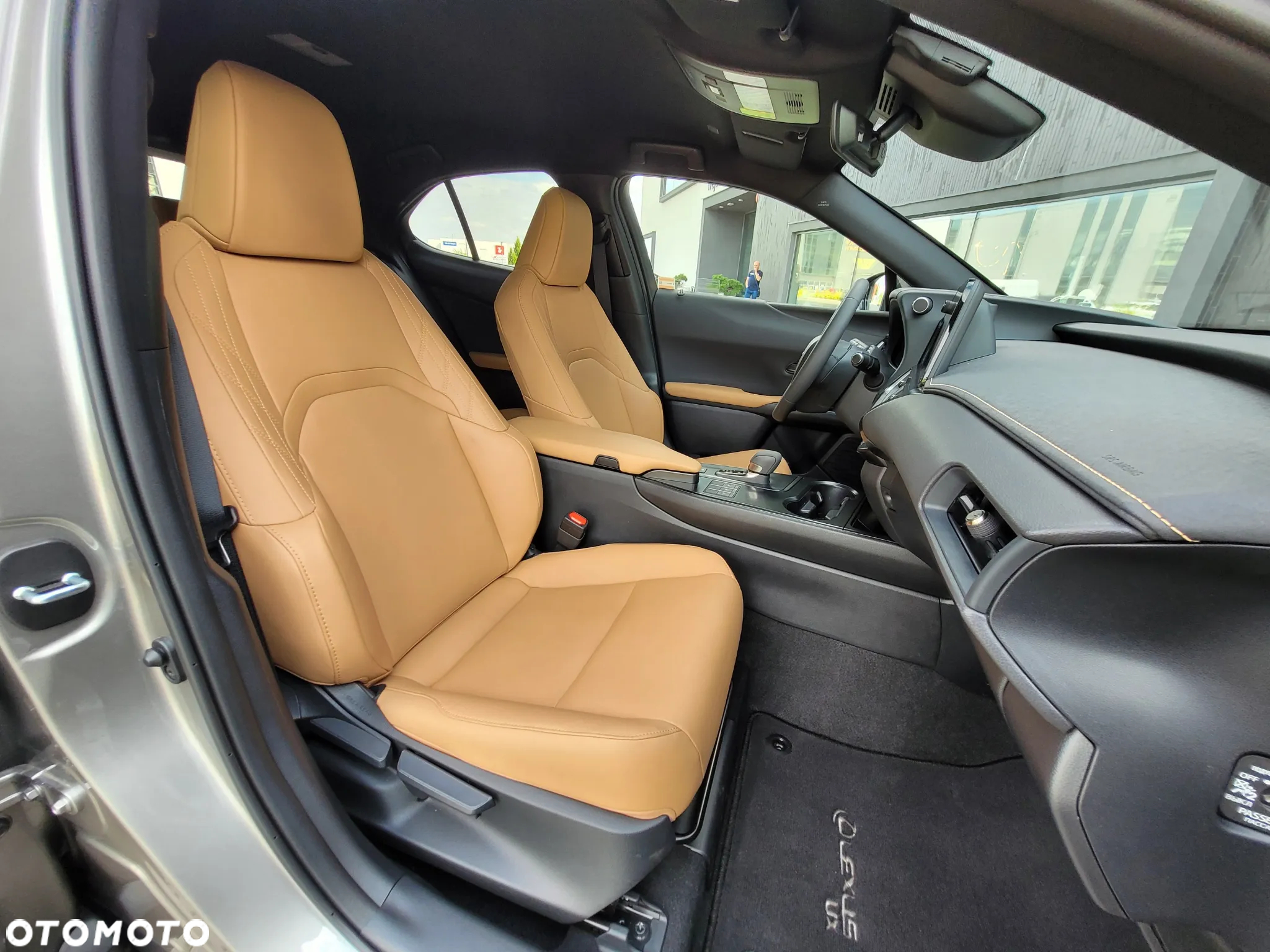 Lexus UX 300h F Sport Design - 23