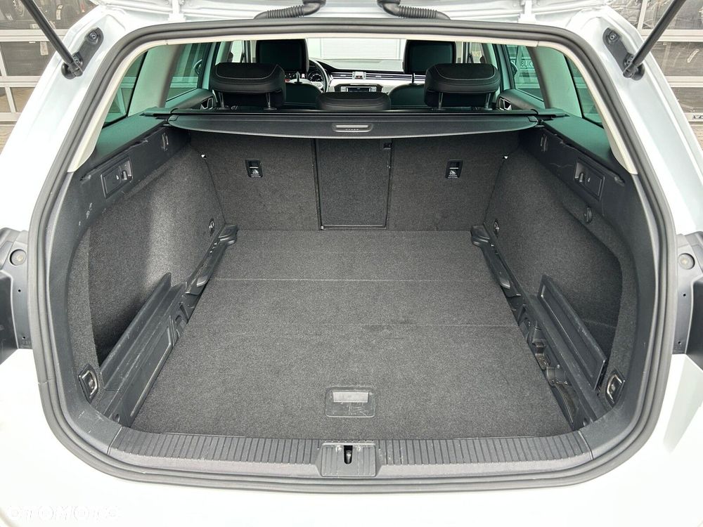 Volkswagen Passat 2.0 TDI EVO Elegance DSG - 11