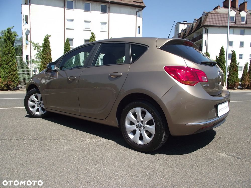 Opel Astra 1.6 Cosmo EU6 - 11