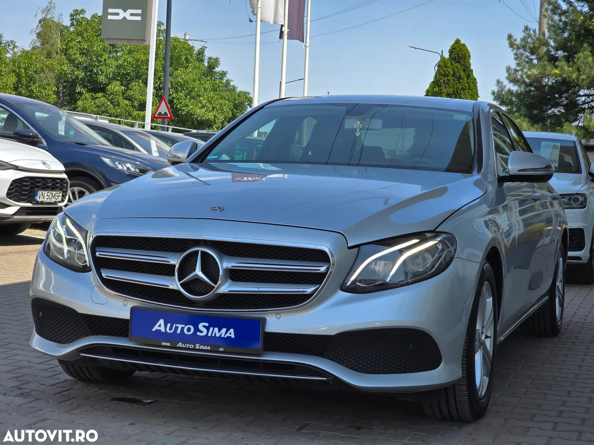 Mercedes-Benz E 200 4Matic 9G-TRONIC - 4
