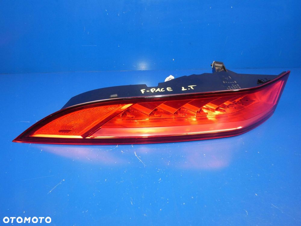 JAGUAR F-PACE X761 LAMPA LEWY TYŁ TYLNA LEWA W BŁOTNIK - 1