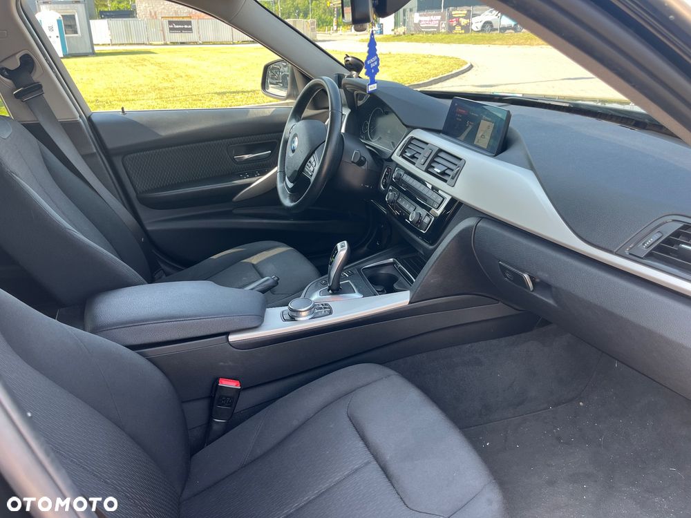 BMW Seria 3 320d - 23
