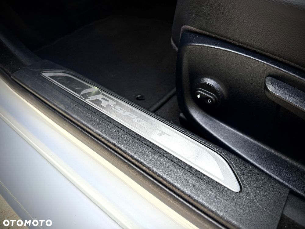 Jaguar XE 2.0 D R-Sport - 20