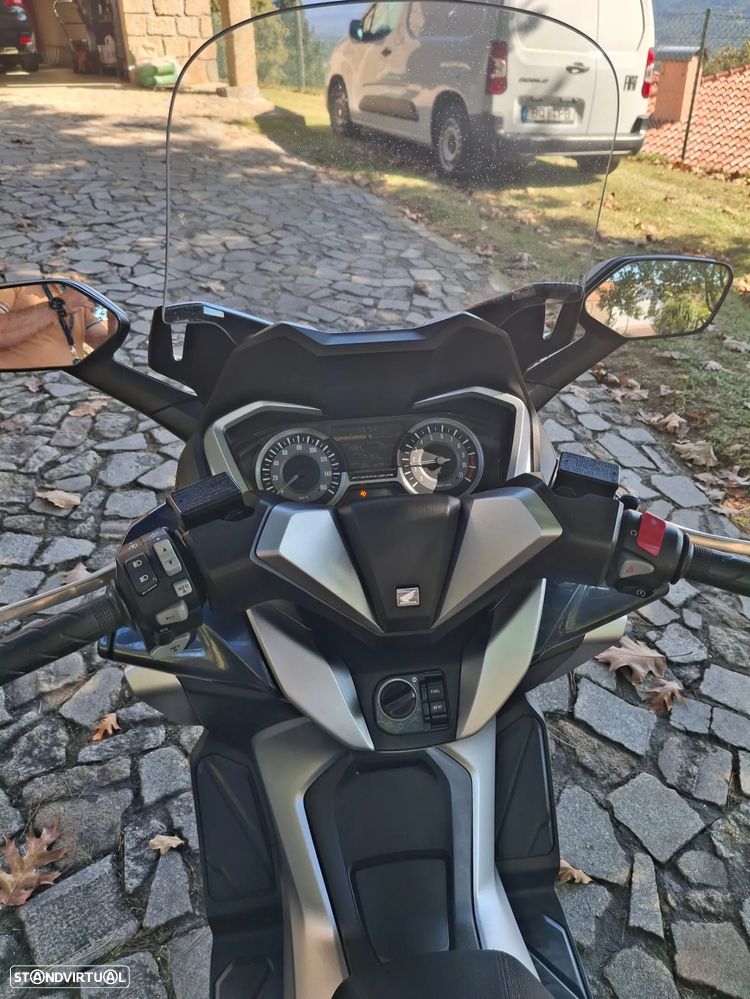 Honda Forza NF08 - 4