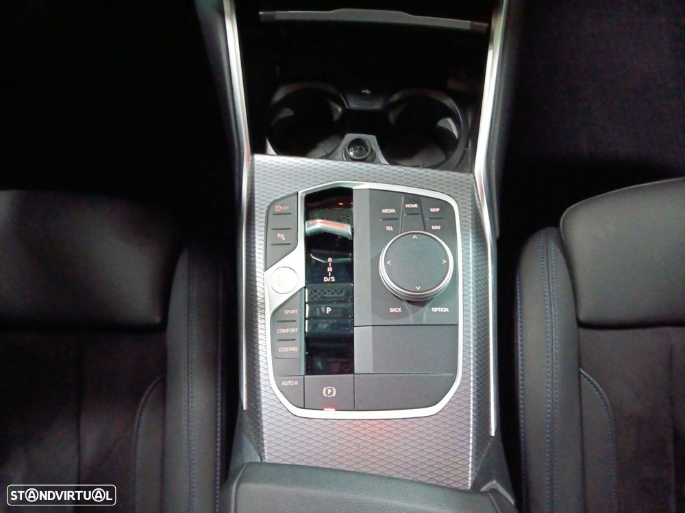 BMW 320 d Pack Desportivo M Auto - 17